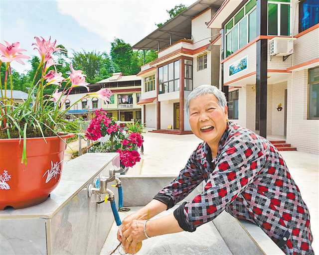 铜梁区巴川街道千年村群众用上自来水。通讯员 余定国 摄\视觉重庆