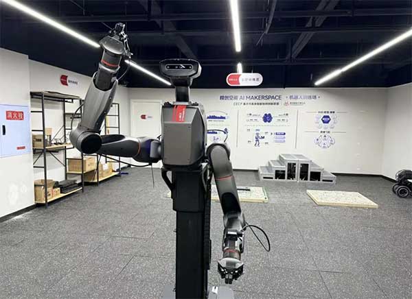 多形態具身機器人Tron2。博拉網絡供圖