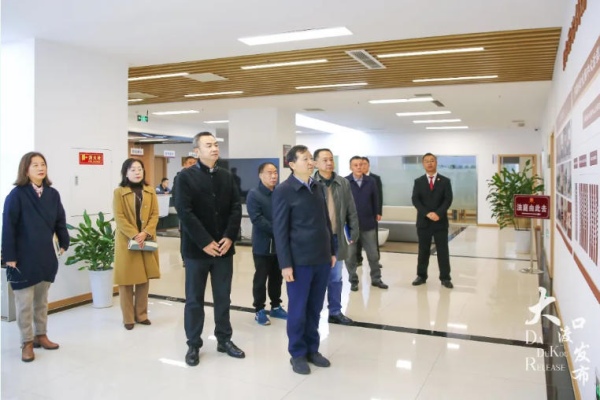 區政協主席劉德毅帶隊調研企業。大渡口區融媒體中心