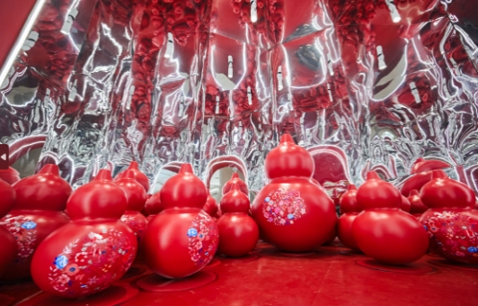 “福艺盎然”新春艺术主题装置。重庆时代广场供图