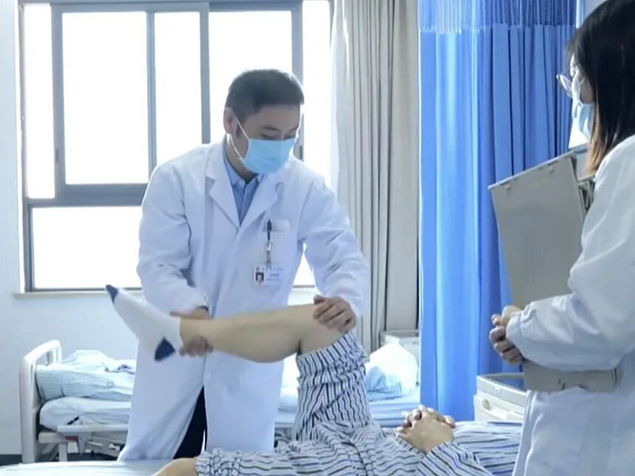 重庆市中医院风湿病科主任中医师李成荫。 重庆市中医院供图