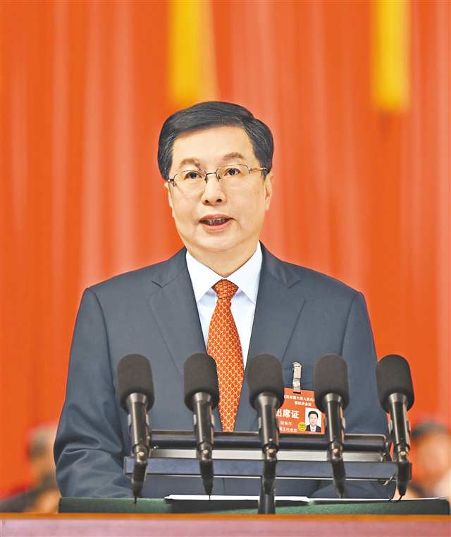 1月28日，重慶市人民大禮堂，重慶市第六屆人民代表大會第四次會議隆重開幕。市長胡衡華作政府工作報告。記者 熊明 齊嵐森 攝/視覺重慶