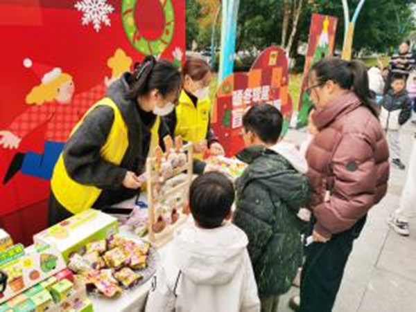 游园活动。招商积余重庆公司供图