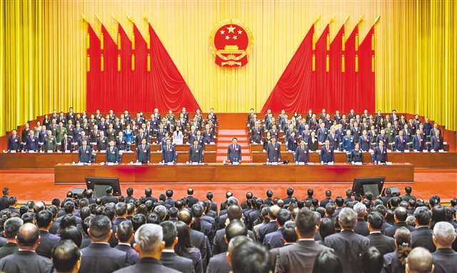 二月一日，重慶人民大廈，市六屆人大四次會議在雄壯的國歌聲中閉幕。記者 齊嵐森 攝\視覺重慶