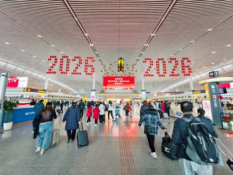 2月2日,2026年春运开启,旅客从江北国际机场乘机出行。重庆江北国际机场供图