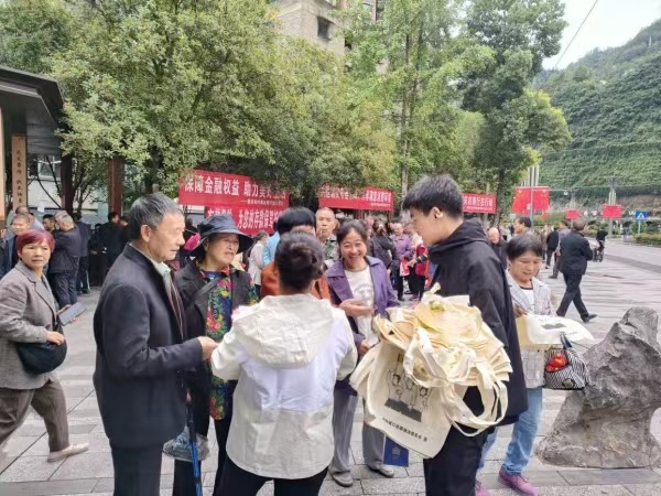 防诈宣传。葛城街道供图