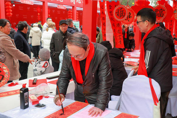 新春社会服务活动现场。胥世鹏摄