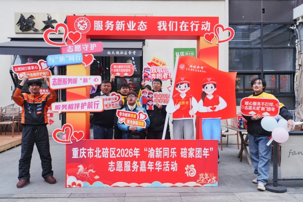 外賣騎手們參加祈福活動。秦廷富 攝