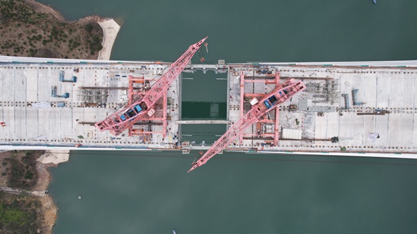 重慶奉建高速大溪河特大橋合龍