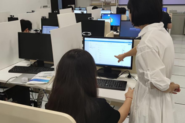 數字技術工程師培育項目數字化管理師（中級）培訓現場。重慶市人力資源開發服務中心供圖