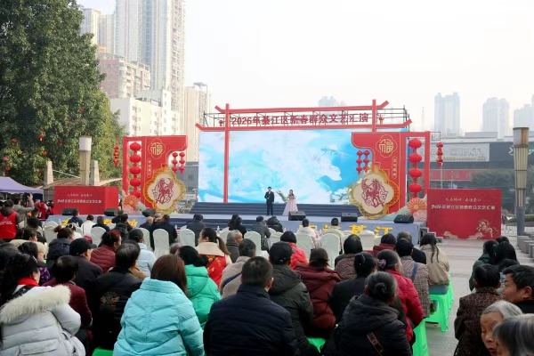 活动现场精彩的节目轮番上演。张梦寒摄