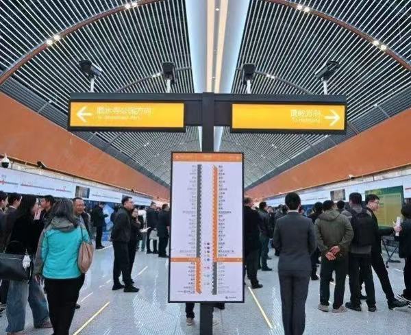 重慶軌道交通4號線西延伸段開通。唐鑫攝