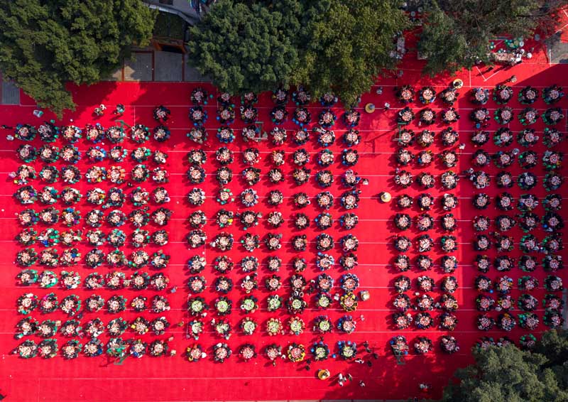 千人同庆百家宴活动现场。郭旭摄