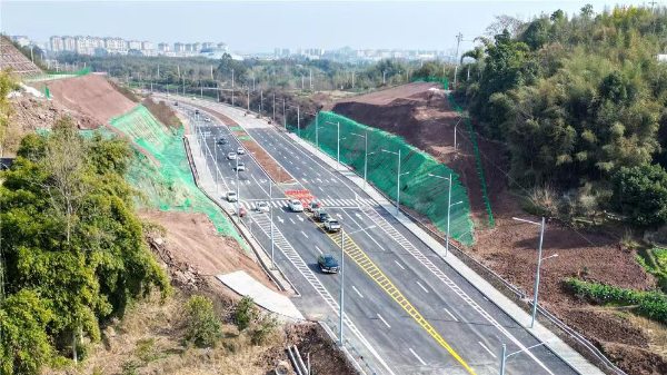 都梁大道延伸段正式通车。梁平区融媒体中心供图