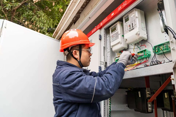 为充电站“体检”。国网重庆永川供电公司供图