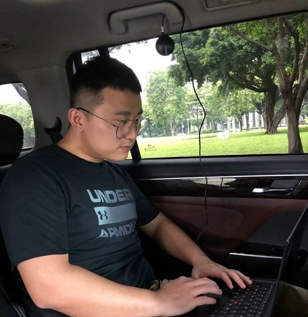 谢陶进行外场测试。重庆移动供图