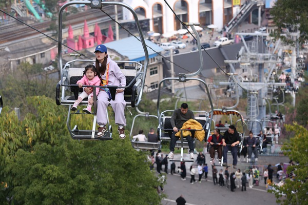 美心红酒小镇人气火爆。景区供图