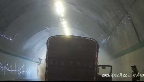 重庆高速路春节假期车流量突破2080万辆次