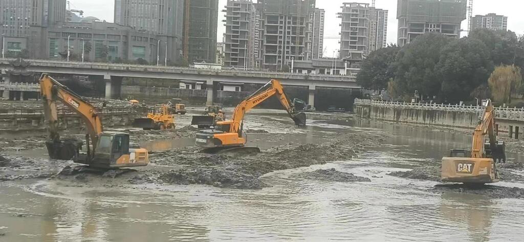 大溪河幸福河建設過程中南川城區段河道清淤
