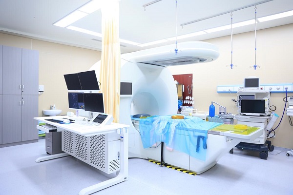 海扶JC300聚焦超声肿瘤治疗系统在聚焦超声医学中心。向诗佳摄