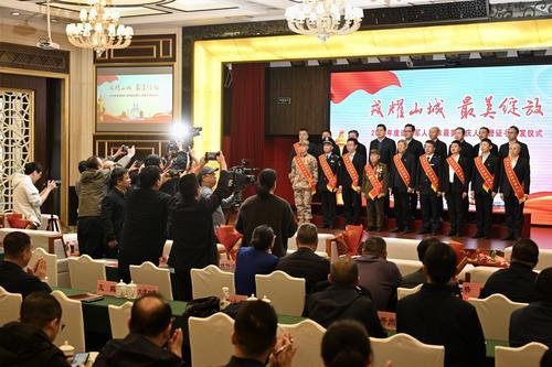 2026年3月5日，两江新区新牌坊，2025年度退役军人群体最美重庆人荣誉证书颁授仪式现场。记者 崔力 摄/视觉重庆