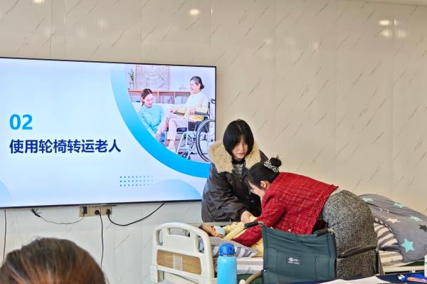 培训现场。重庆市一福养老发展中心供图