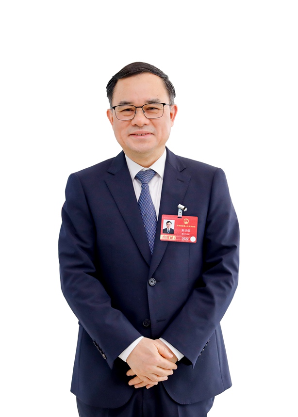 十四届全国人大代表 中国长安汽车党委书记、 董事长朱华荣。