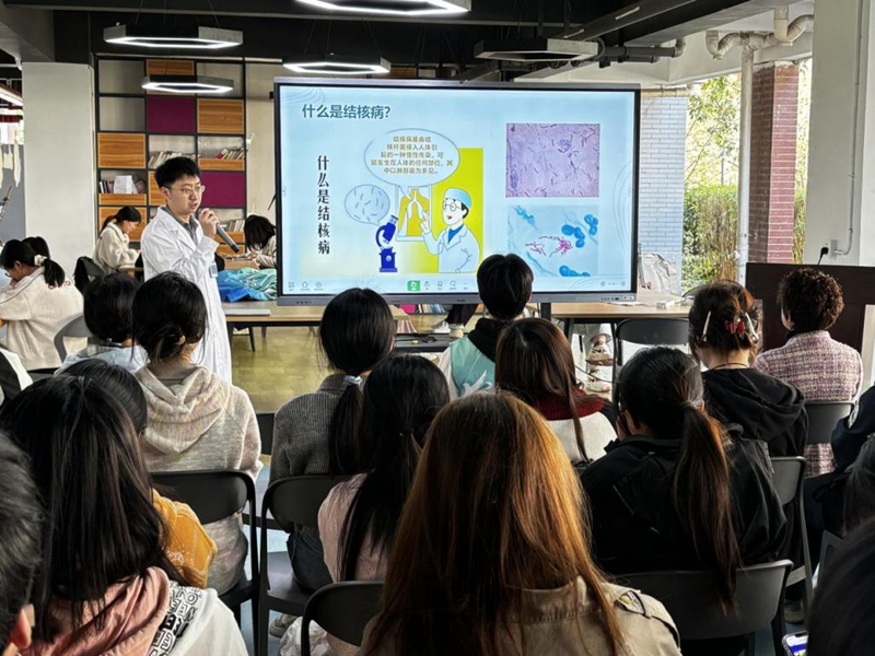 结核病健康公益宣讲活动走进高校。重庆市结核病防治所供图