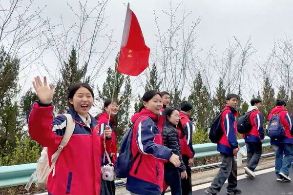 峽江毅行活動現場。巫山中學供圖