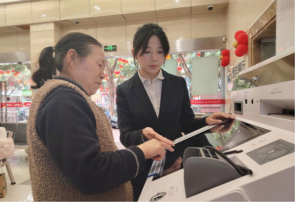 “陪伴式”服務。恆豐銀行重慶分行供圖