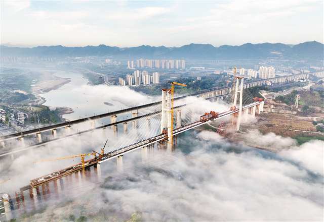 3月10日，全面復工的井口嘉陵江特大橋正加緊建設（無人機照片）。