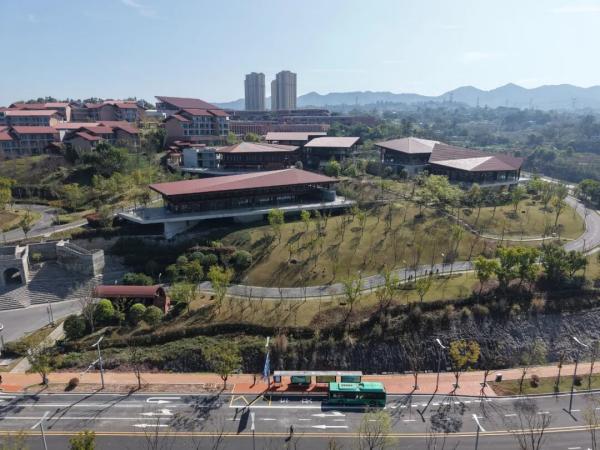 公交179路正式增設人工智能灣站。南岸區融媒體中心供圖