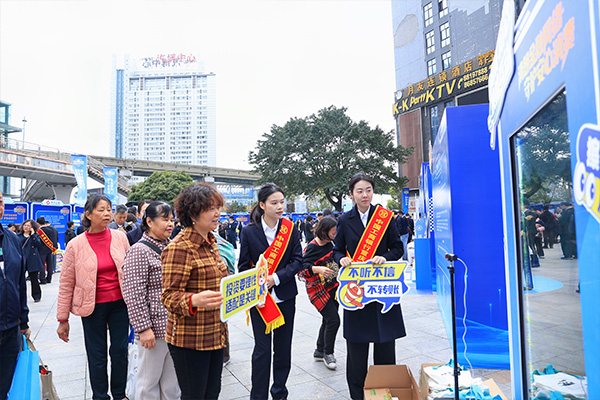 市民正在體驗AI換臉。向詩佳攝