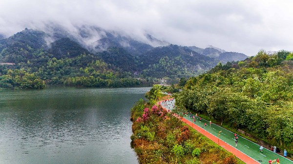 风景秀美的跑道。活动主办方供图