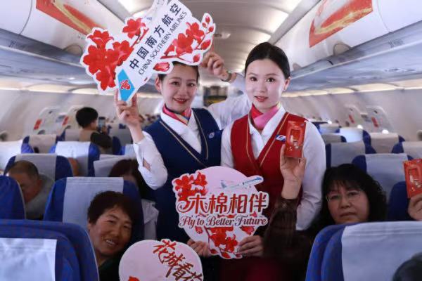 重庆航空在客舱开展了“ 3・15”活动。重庆航空供图