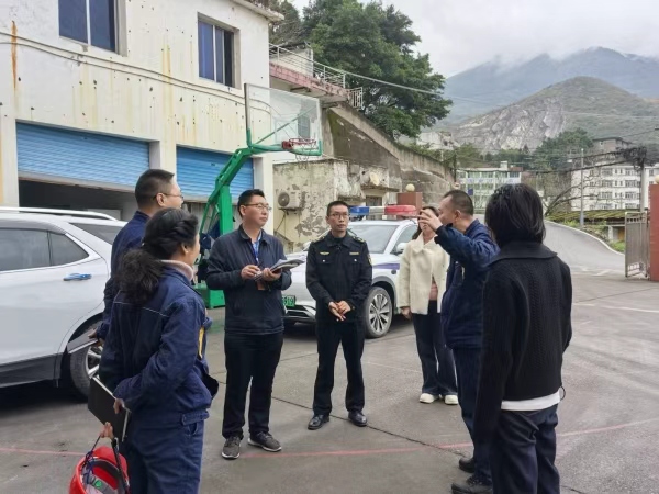 向專職消防隊征集立法建議。白濤街道供圖