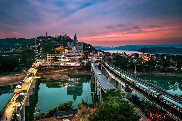 日前,涪陵美心紅酒小鎮推出“睡眠旅行”特色旅居服務。受訪單位供圖