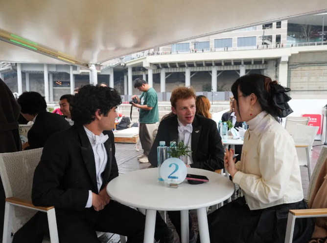 中外青年畅谈交流。主办方供图