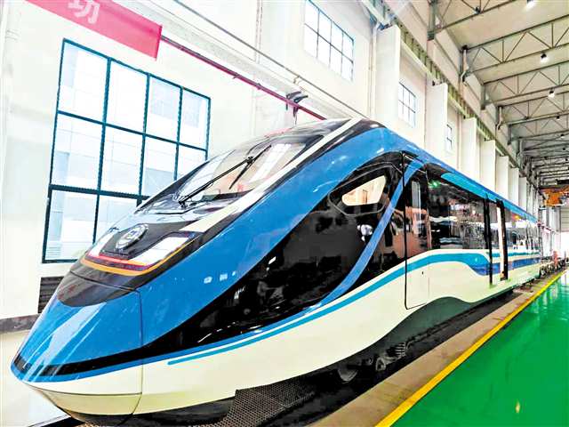 “兩江流光”高顏值15號線列車。記者 羅斌 攝/視覺重慶