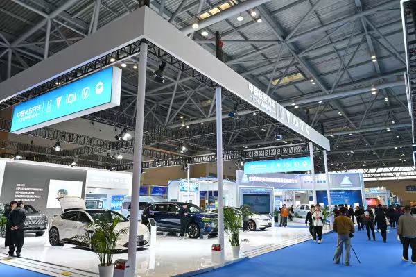 第四届中国智电汽车科技与供应链展览会（重庆）开展。邹乐摄