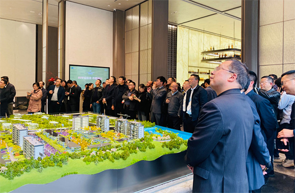 科學城置業·龍湖·鳳棲湖畔一期現場實拍圖。重慶龍湖供圖