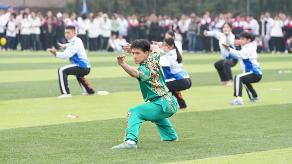 奥运冠军施廷懋助阵西大附中体育节(图4)