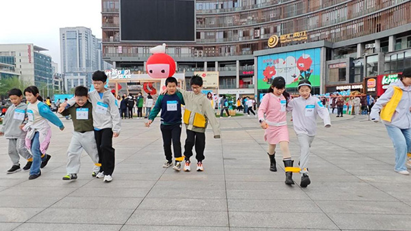 公益活动现场。龙湖智创生活供图