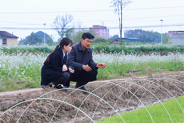 農行工作人員實地走訪。向詩佳攝