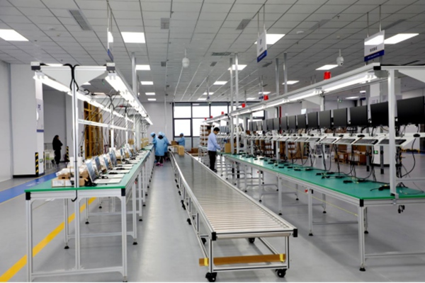 智创工厂生产车间。两江协同创新区供图