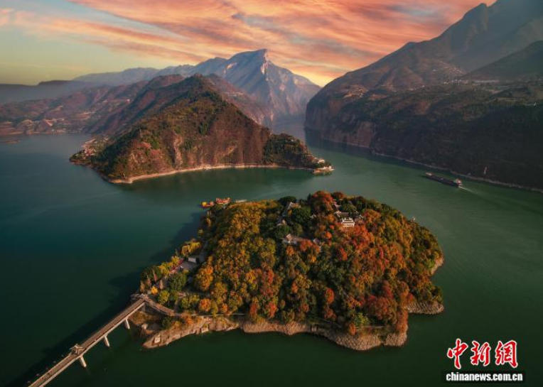 图为远眺白帝城·瞿塘峡风景区。奉节县文化旅游委供图