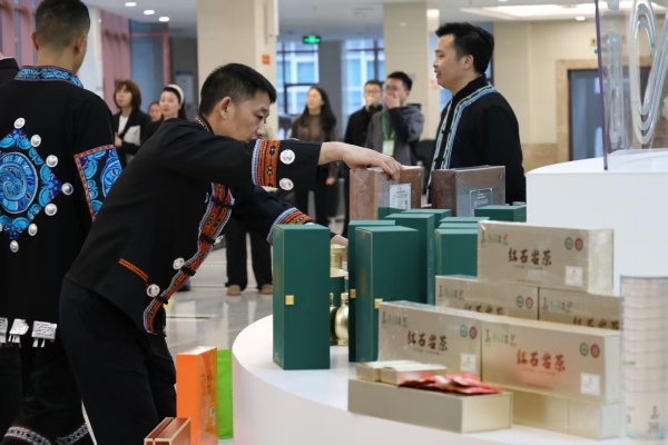 系列创新贡茶集中展示。酉阳县委宣传部 供图