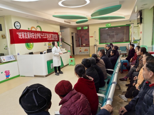 多部门联动深入社区、企业、乡村等基层一线向市民宣讲。奉节县委宣传部供图