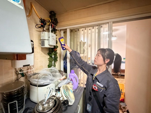 燃气安检员：叩开千扇门 守护万家蓝
