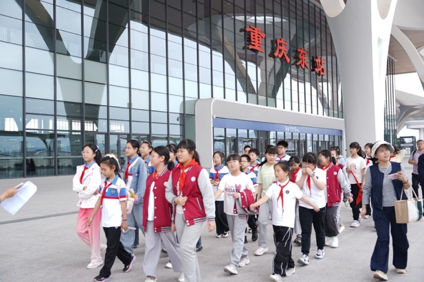 渝中区开展青少年思政教育实践活动。共青团渝中区委供图
